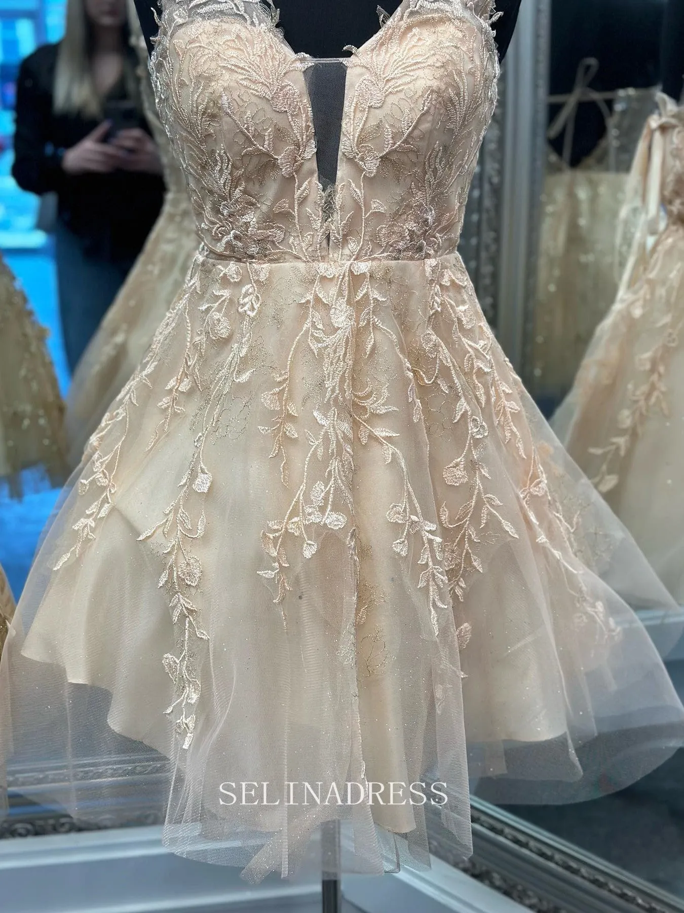 A-line V neck Beautiful Lace Short Prom Dress Cute Tulle Homecoming Dress LOP018